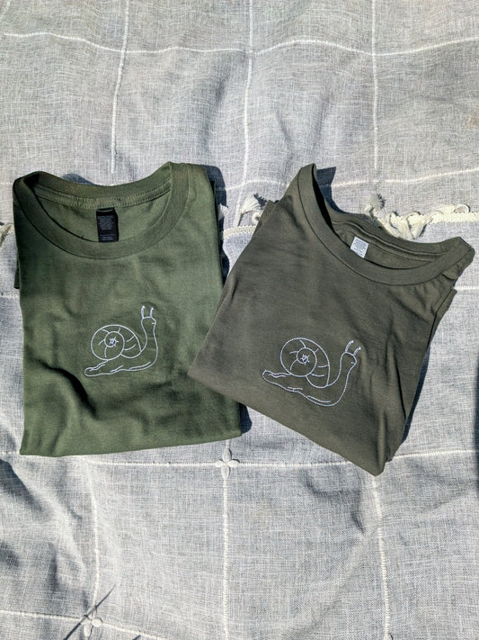 Snail Embroidered Cropped Shirt - Women's Sizing